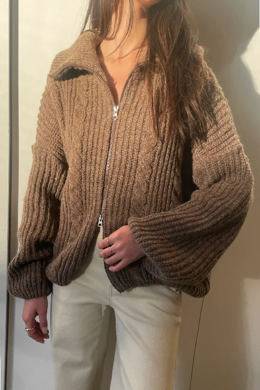 OVERSIZED ZIP-UP SWEATER